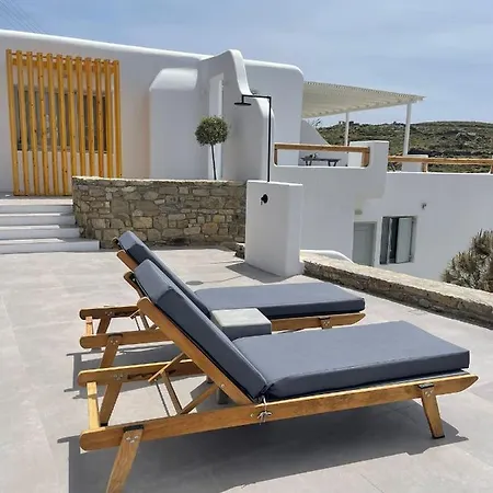 Daire Biatriza's Summer Shelter