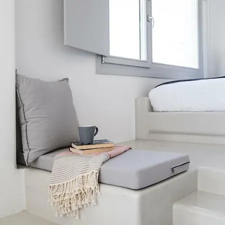 Daire Biatriza's Summer Shelter *