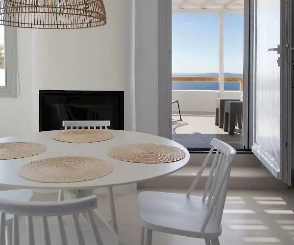 Biatriza's Summer Shelter